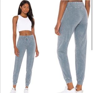 NWT Beyond Yoga Hey Chambray Sweatpants. Size Small.